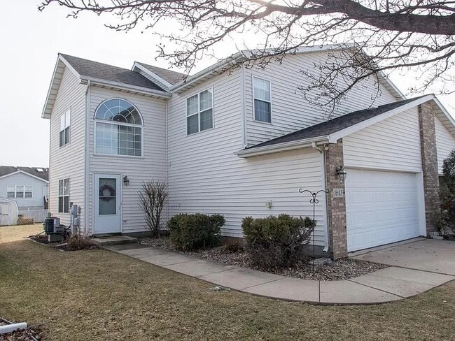 property at 1643 Dogwood Dr