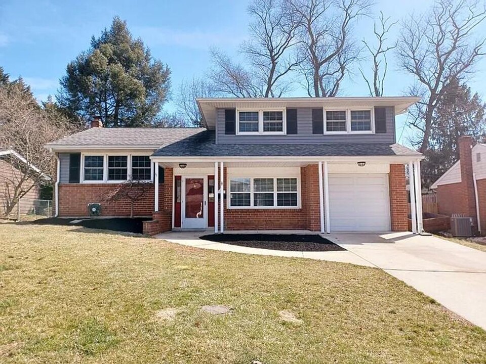36 Windflower Dr in Newark, DE - Building Photo