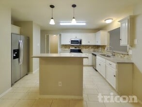 513 Valley View Dr in Lewisville, TX - Building Photo - Building Photo