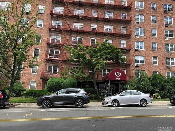 47-27 Little Neck Pkwy-Unit -6C in Queens, NY - Building Photo