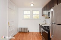 2946 N Albany Ave, Unit M04B in Chicago, IL - Building Photo - Building Photo