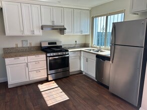 4276 Kona Coast Way in Las Vegas, NV - Building Photo - Building Photo