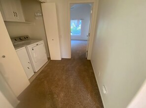 5274 Wales Dr in Eugene, OR - Building Photo - Building Photo