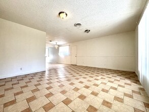 5813 Iris Ave in Las Vegas, NV - Building Photo - Building Photo