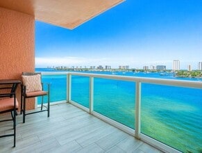 2640 Lake Shore Dr, Unit 711 in Riviera Beach, FL - Building Photo - Building Photo