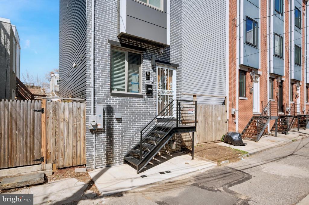 2542 Arcadia St in Philadelphia, PA - Building Photo