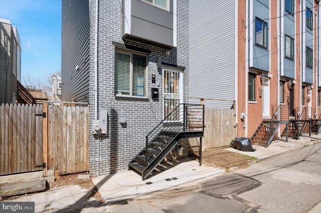 property at 2542 Arcadia St
