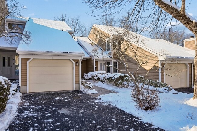 13 Eton Ct in Bedminster, NJ - Building Photo - Building Photo