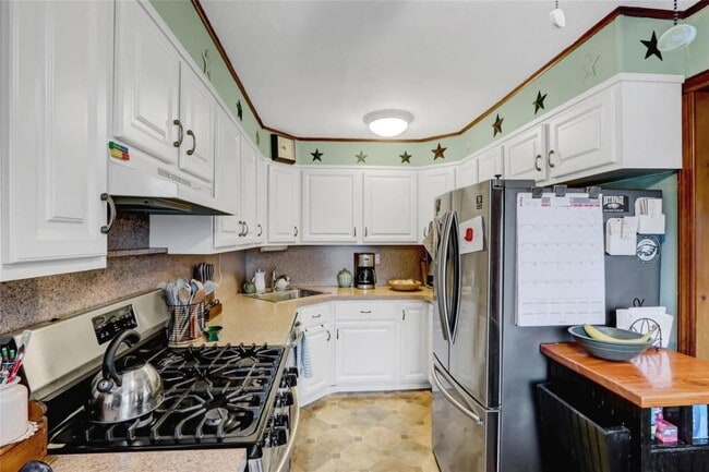 8 Enness Ave in Bethpage, NY - Building Photo - Building Photo