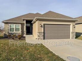 21470 W 116th Pl in Olathe, KS - Building Photo