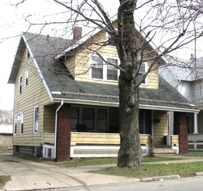 property at 2405 East Ave