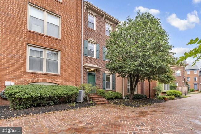 property at 520 Colecroft Ct