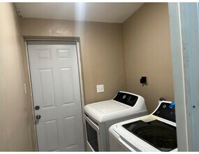 7530 Miramar Pky in Miramar, FL - Foto de edificio - Building Photo