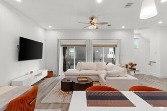 517 Schweikhardt St in Houston, TX - Building Photo - Building Photo