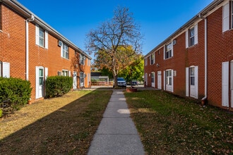 Eagle's Pine Apartments in Sandusky, OH - Foto de edificio - Building Photo