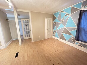34 Gladstone Ave in Hamilton, ON - Building Photo - Building Photo