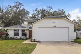 1086 Manigan Ave in Oviedo, FL - Building Photo