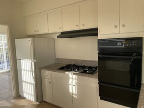 1122 S Clark Dr in Los Angeles, CA - Foto de edificio - Building Photo