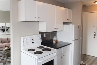 Rosslyn Apartments in Edmonton, AB - Building Photo - Building Photo