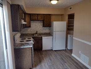 1 Peppertree Ln in Painesville, OH - Foto de edificio - Building Photo