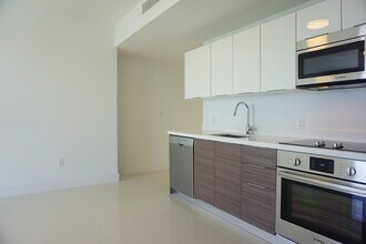 1010 SW 2nd Ave, Unit 1610 in Miami, FL - Building Photo - Building Photo