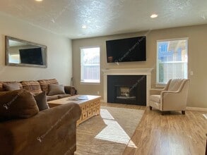 3648 SW Pumice Ave in Redmond, OR - Building Photo - Building Photo