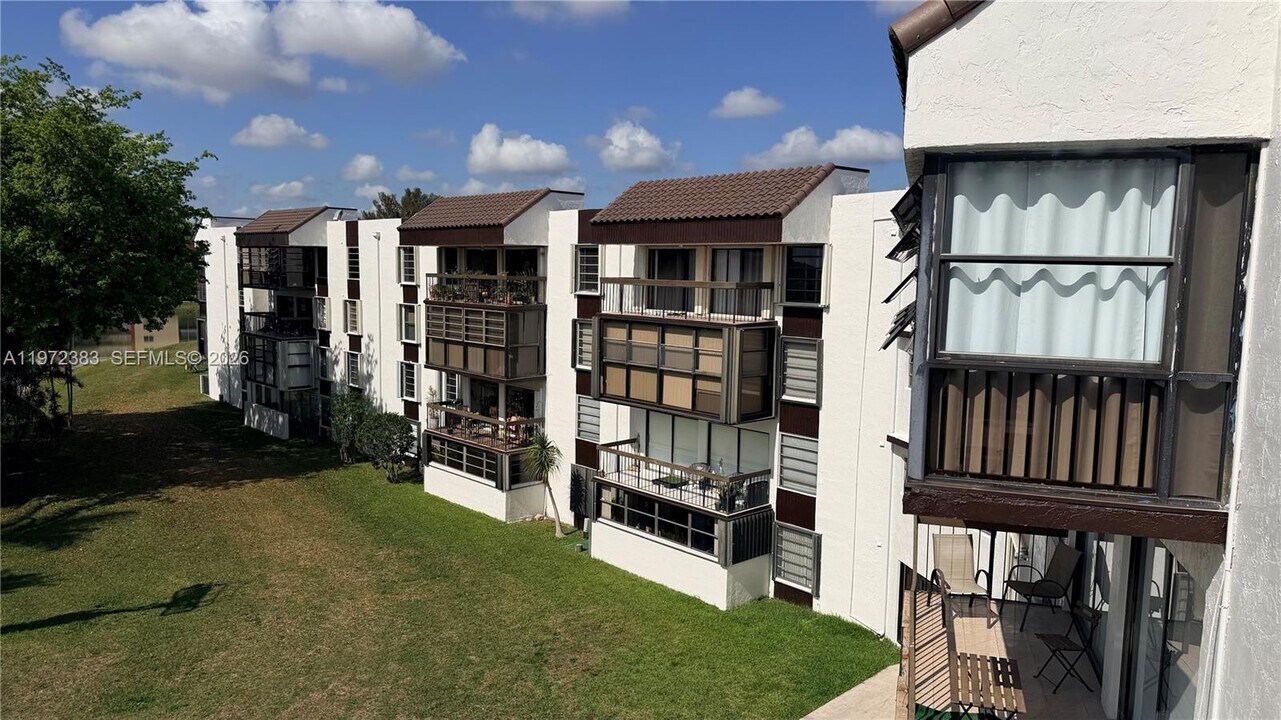 1300 SW 122nd Ave in Miami, FL - Building Photo