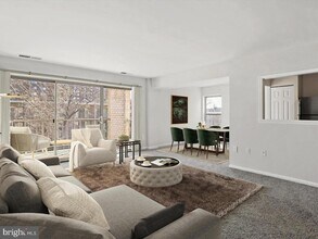 33 Canterbury Square, Unit 302 in Alexandria, VA - Building Photo - Building Photo