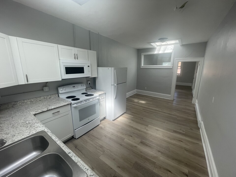 116 W Main St, Unit Apartment #3 in Hamilton, MT - Building Photo