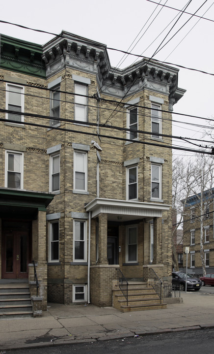 389 Baldwin Ave in Jersey City, NJ - Building Photo