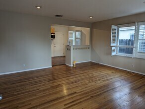 16045 Leadwell St in Van Nuys, CA - Foto de edificio - Building Photo