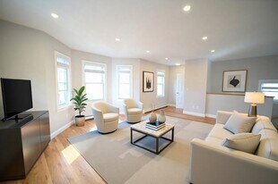 19 Roberts St, Unit 19 Roberts Street in Brookline, MA - Building Photo