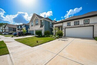 1535 Cathedral Bend Drive in Sienna, TX - Building Photo - Building Photo