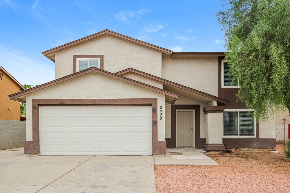 8722 W Vernon Ave in Phoenix, AZ - Foto de edificio