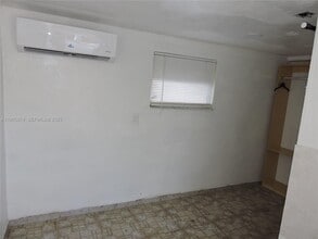 5451 W 10th Ave in Hialeah, FL - Building Photo - Building Photo