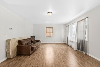 81 Van Wagenen Ave in Jersey City, NJ - Building Photo - Building Photo
