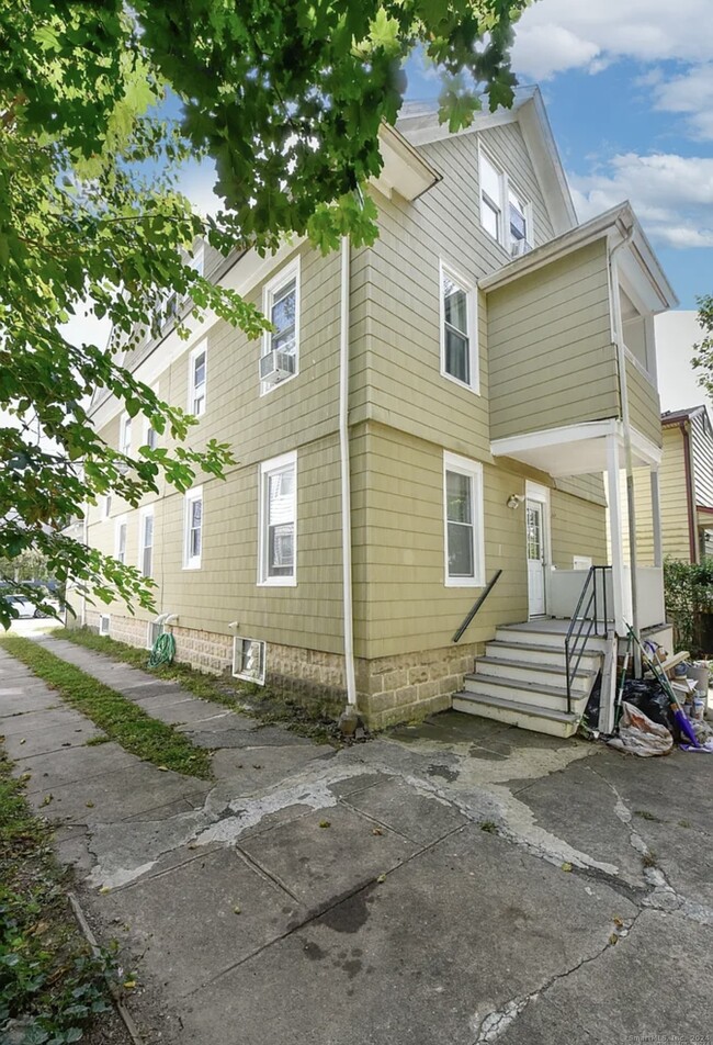 560 Garfield Ave in Bridgeport, CT - Foto de edificio - Building Photo