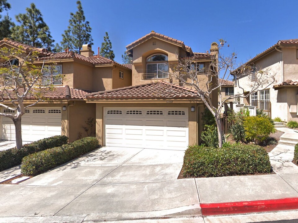 12768 Via Terceto in San Diego, CA - Building Photo