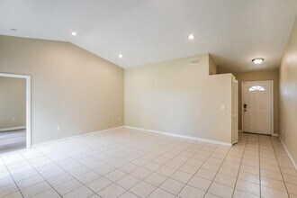 211 NW 187th Ave in Pembroke Pines, FL - Building Photo - Building Photo