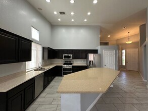 6325 Heather Creek Pl in Las Vegas, NV - Building Photo - Building Photo