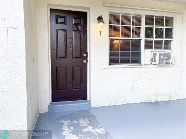 1717 NW 8th Pl in Fort Lauderdale, FL - Building Photo - Building Photo