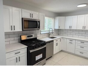 7 Mark St in Port Jefferson Station, NY - Building Photo - Building Photo