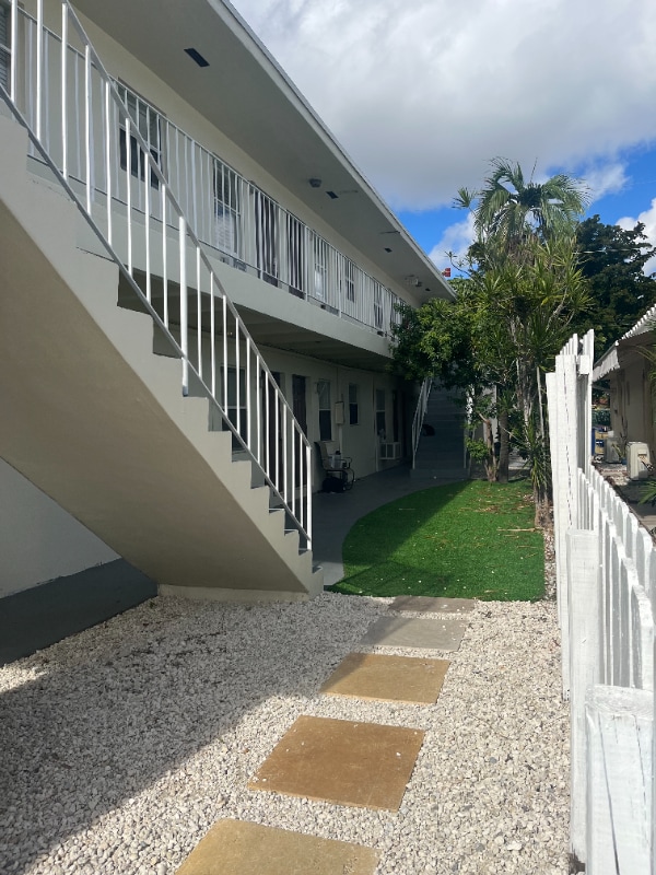 611 NE 5th St in Hallandale Beach, FL - Building Photo - Building Photo