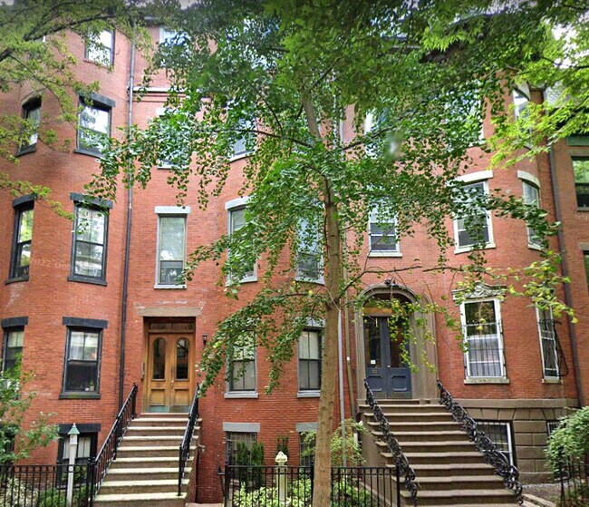 property at 39 E Springfield St
