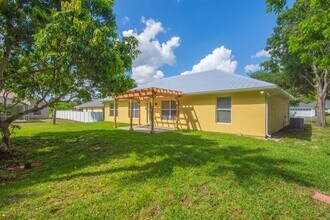 1590 Polynesian Ln in Sebastian, FL - Building Photo - Building Photo