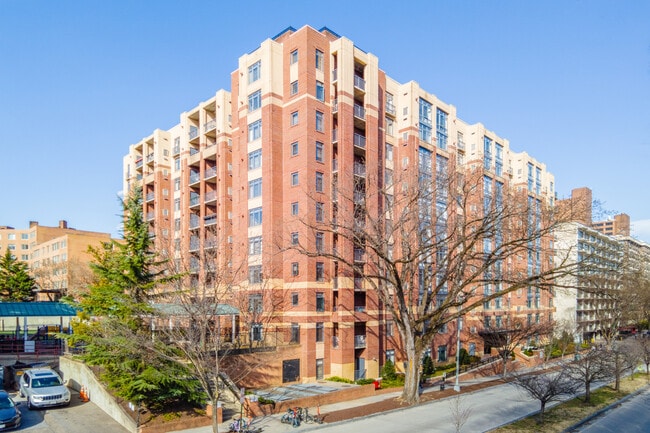 The Barton at Woodley in Washington, DC - Foto de edificio - Building Photo