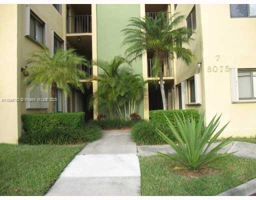 8075 SW 107th Ave in Miami, FL - Building Photo - Building Photo