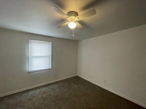 1440 Wolfe Ln in Mount Carmel, TN - Building Photo - Building Photo