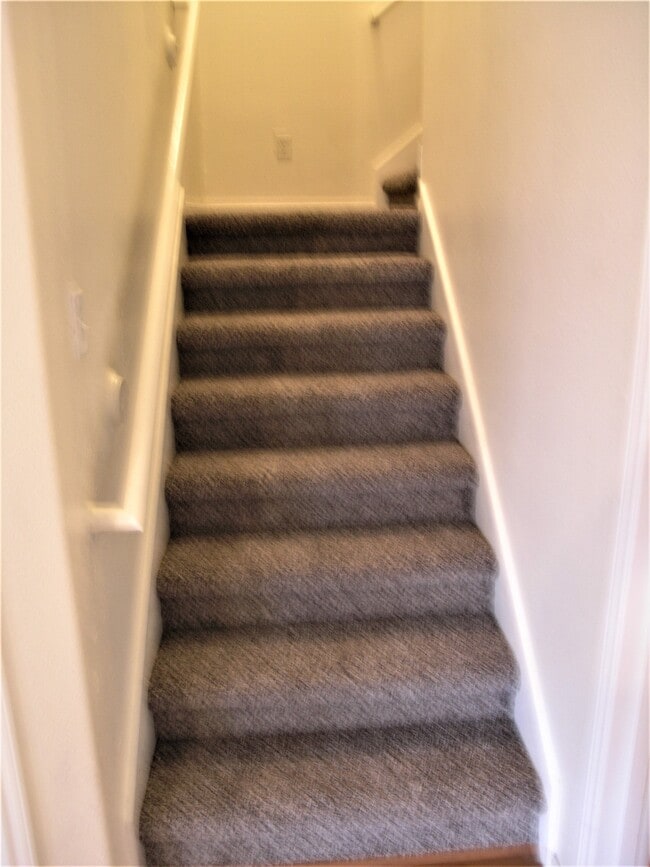 2926 Meadowglen Crest