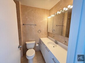 HUGE NO-FEE 1 BED WITH BEAUTIFUL VIEWS IN in New York, NY - Building Photo - Building Photo